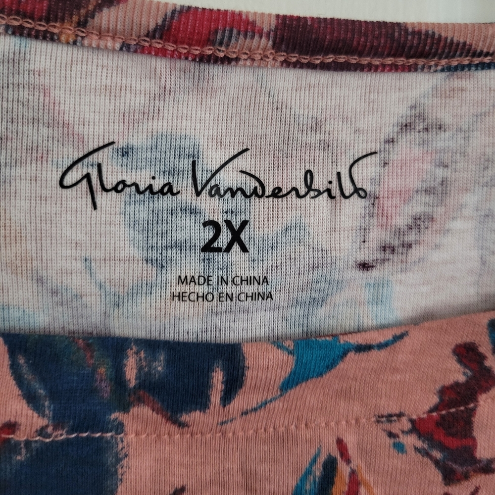 Gloria Vanderbilt Women’s 2X Fading Rose Bella Floral Print Top Pink Multicolor - Picture 3 of 5